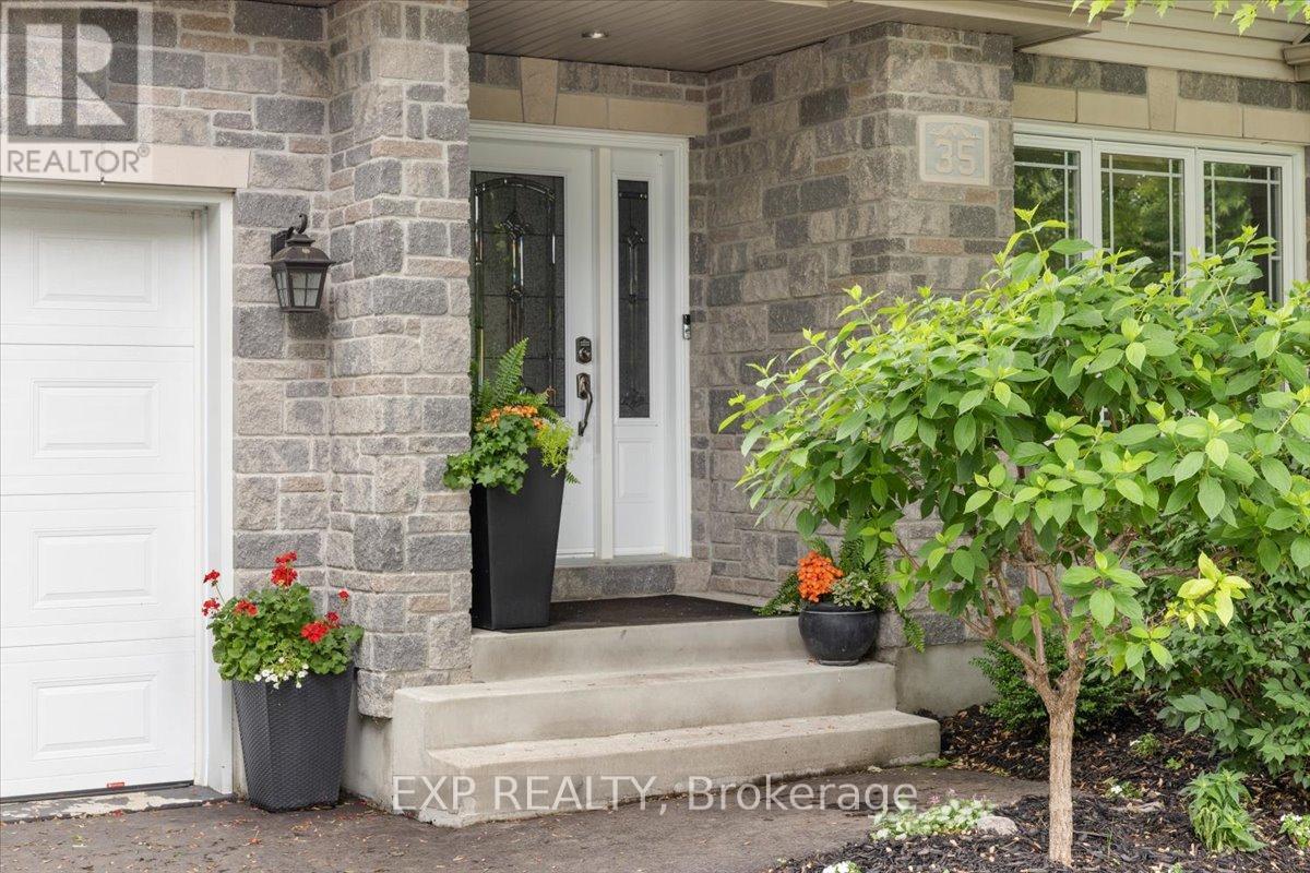 35 HONORE CRESCENT