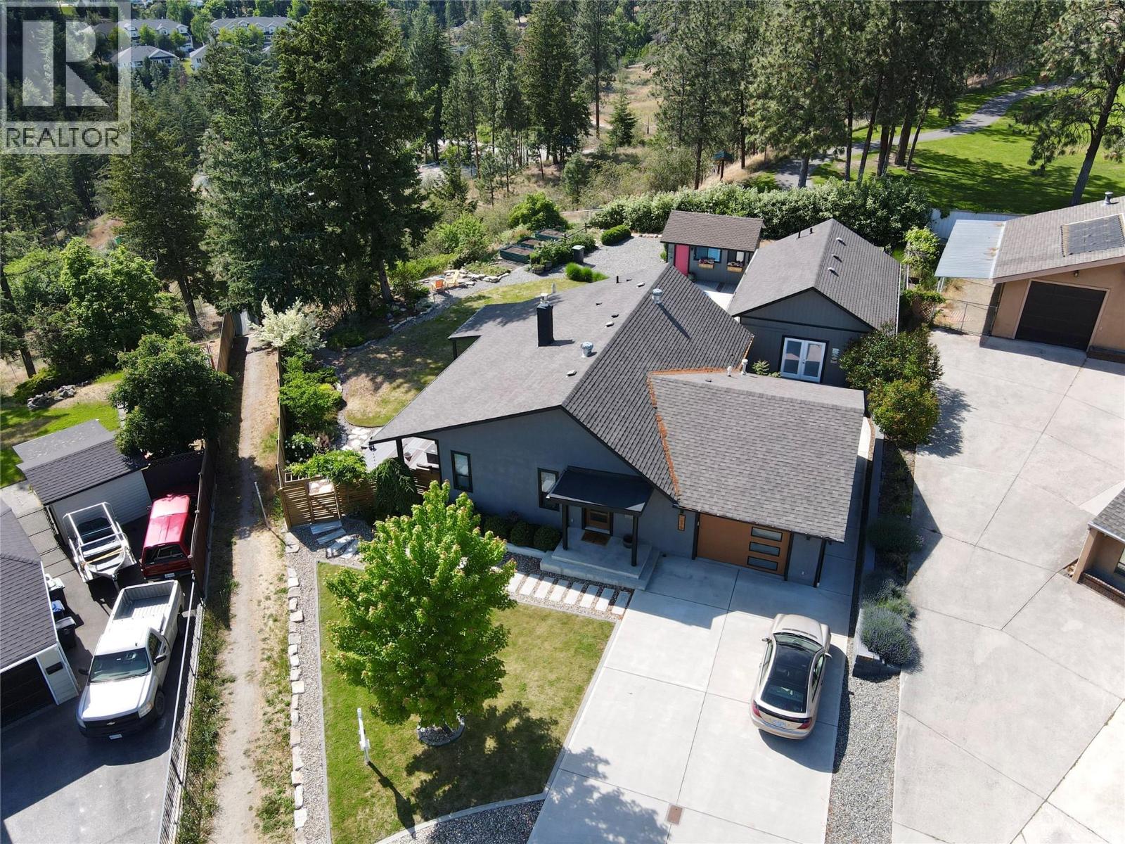2575 Pineridge Place