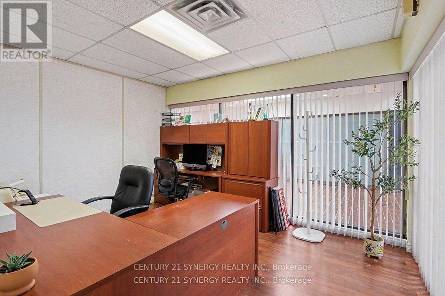 200 - 23 BECKWITH STREET N
