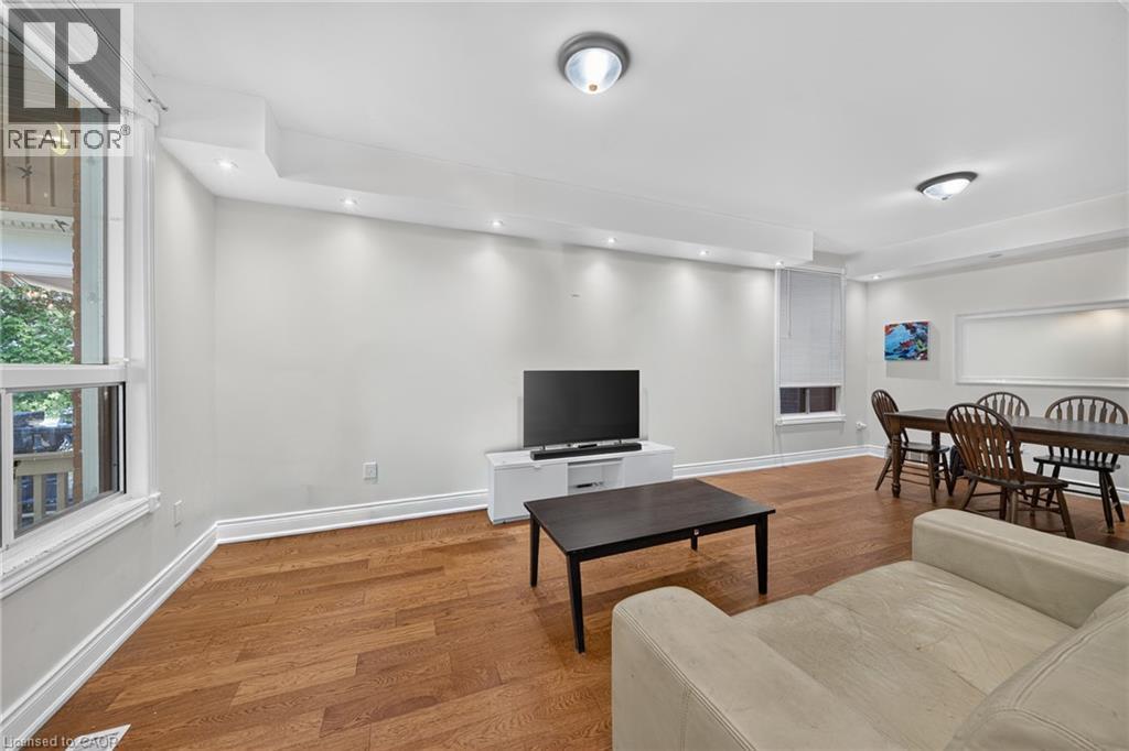 109 GLADSTONE Avenue