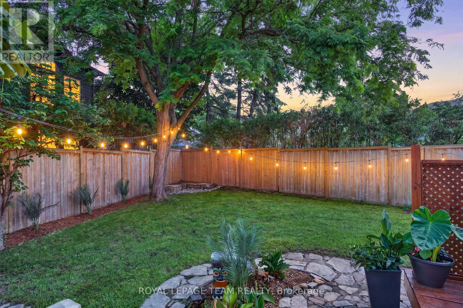 11 FESSENDEN WAY