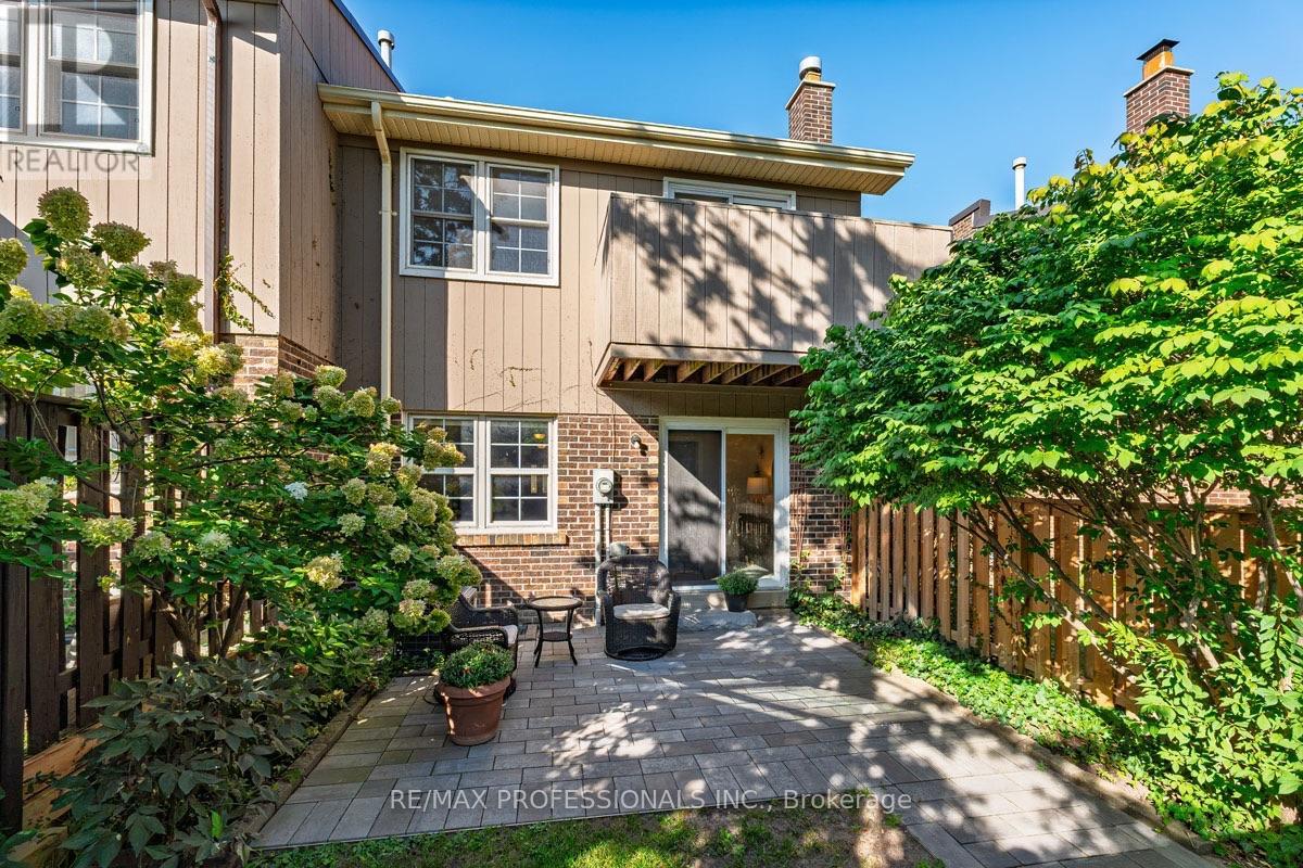 176 - 1951 RATHBURN ROAD E