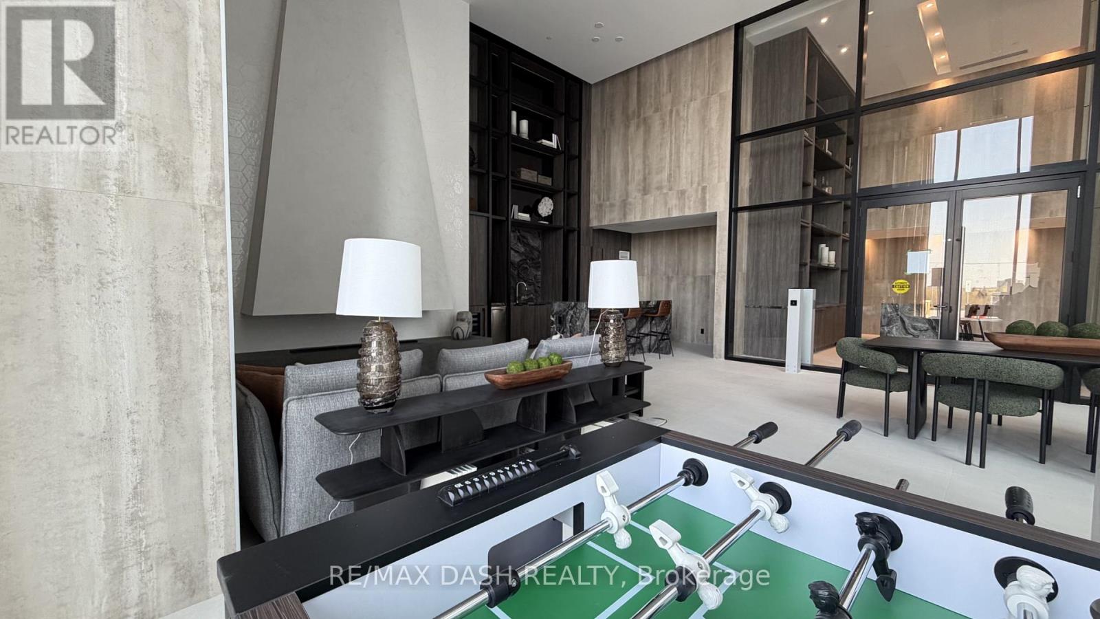 1002 - 10 FLAVELLE TRAIL