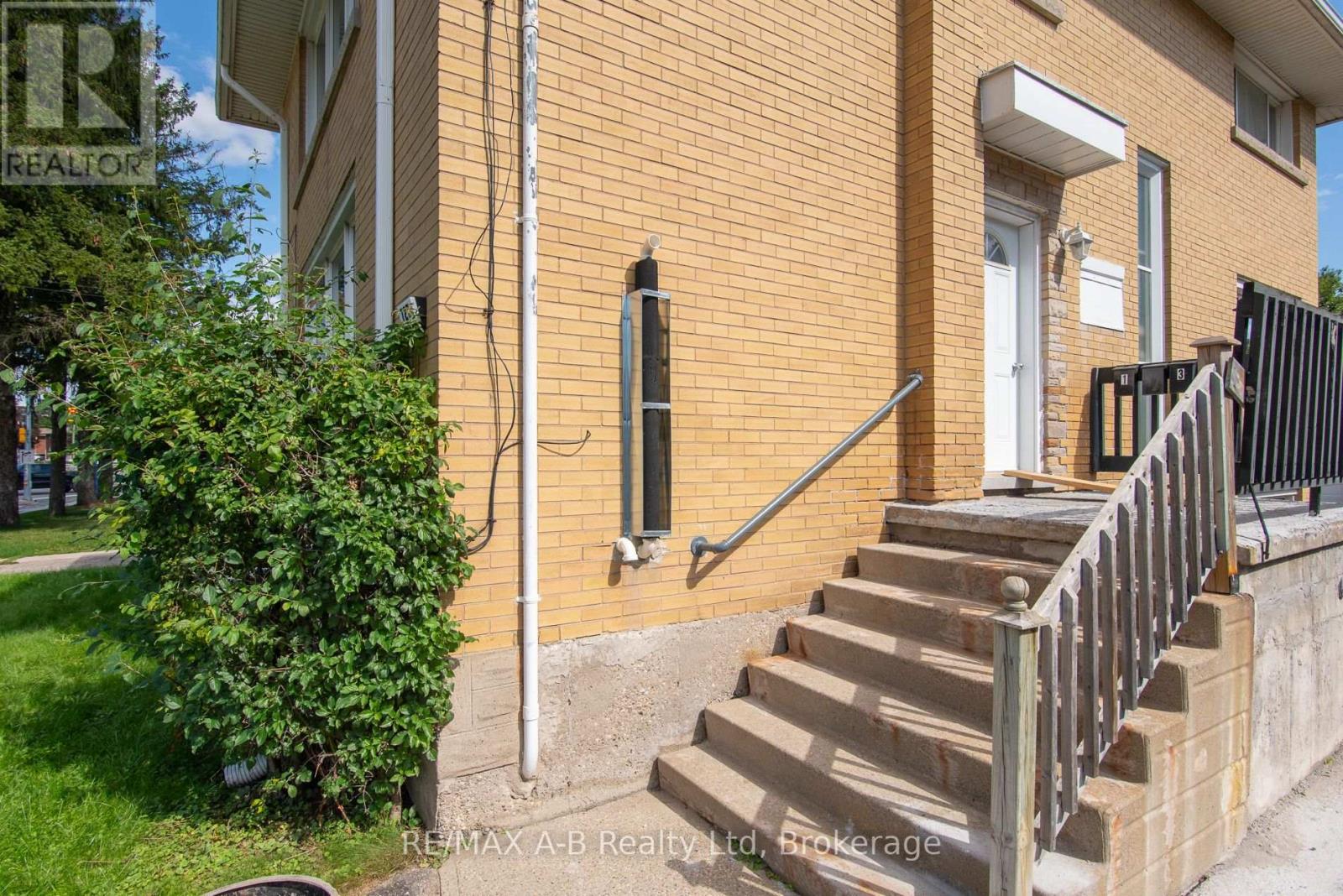 727 FREDERICK STREET