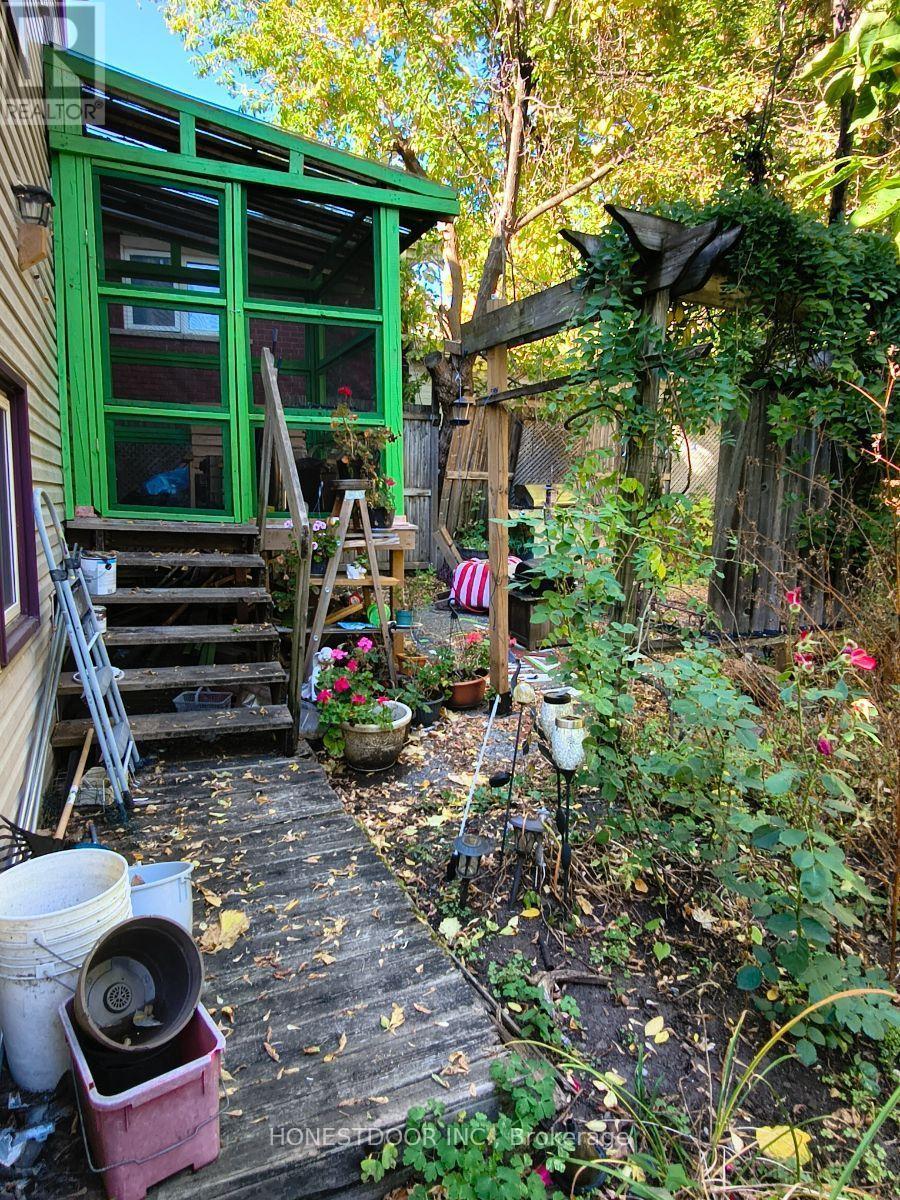 303 LACASSE AVENUE