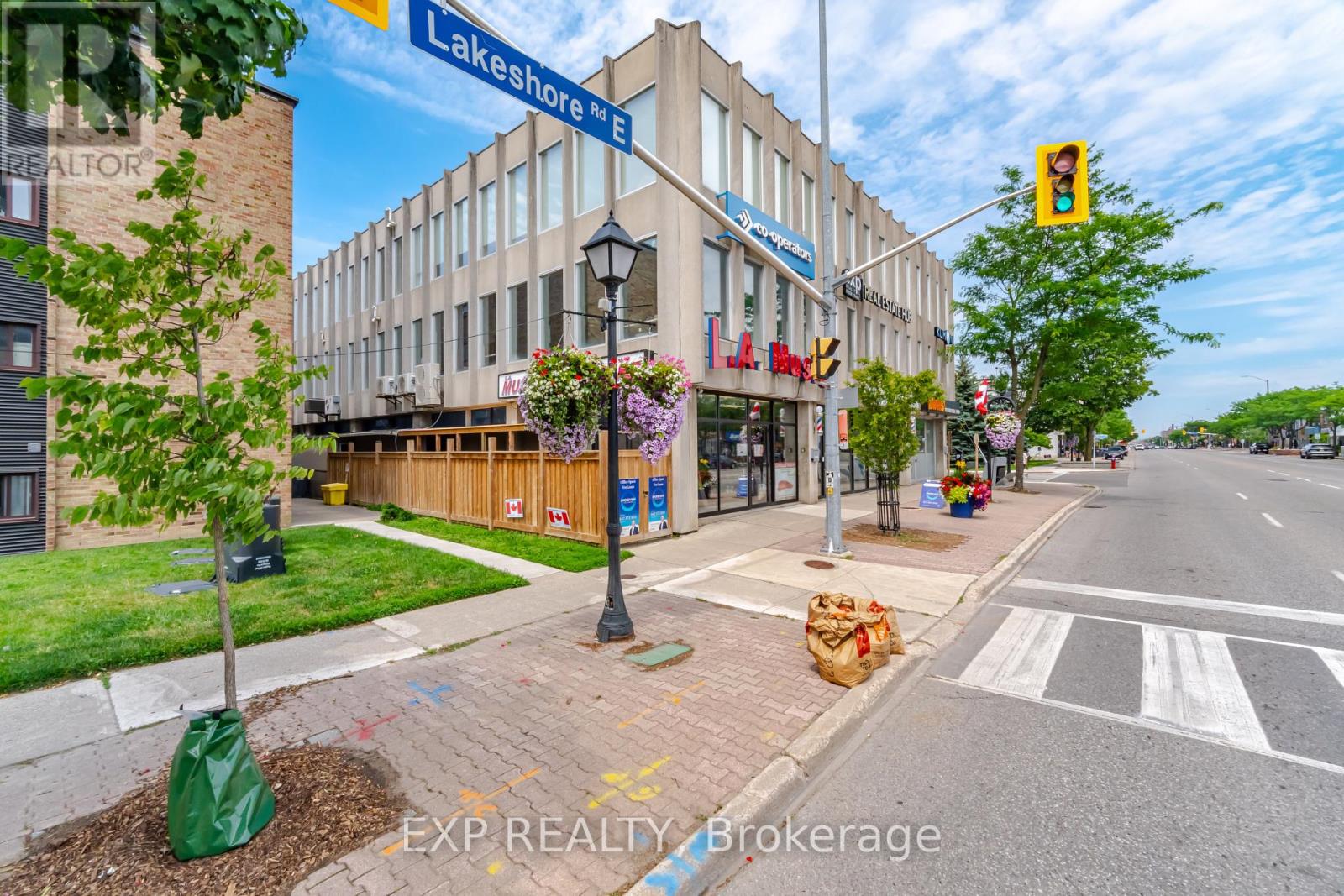 CORNER - 230 LAKESHORE ROAD E