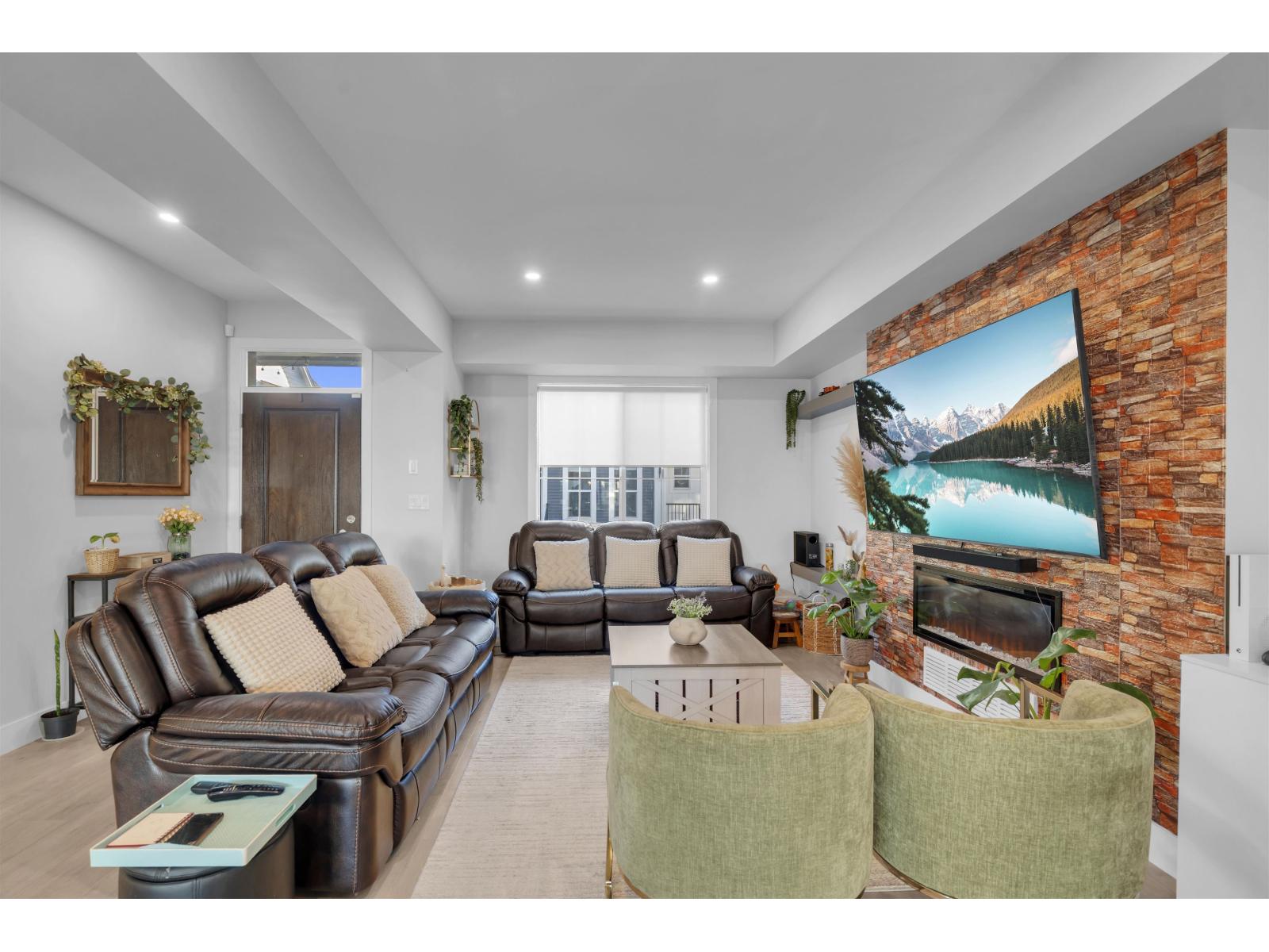 8137 FOXFERN ROAD, Lower Landing