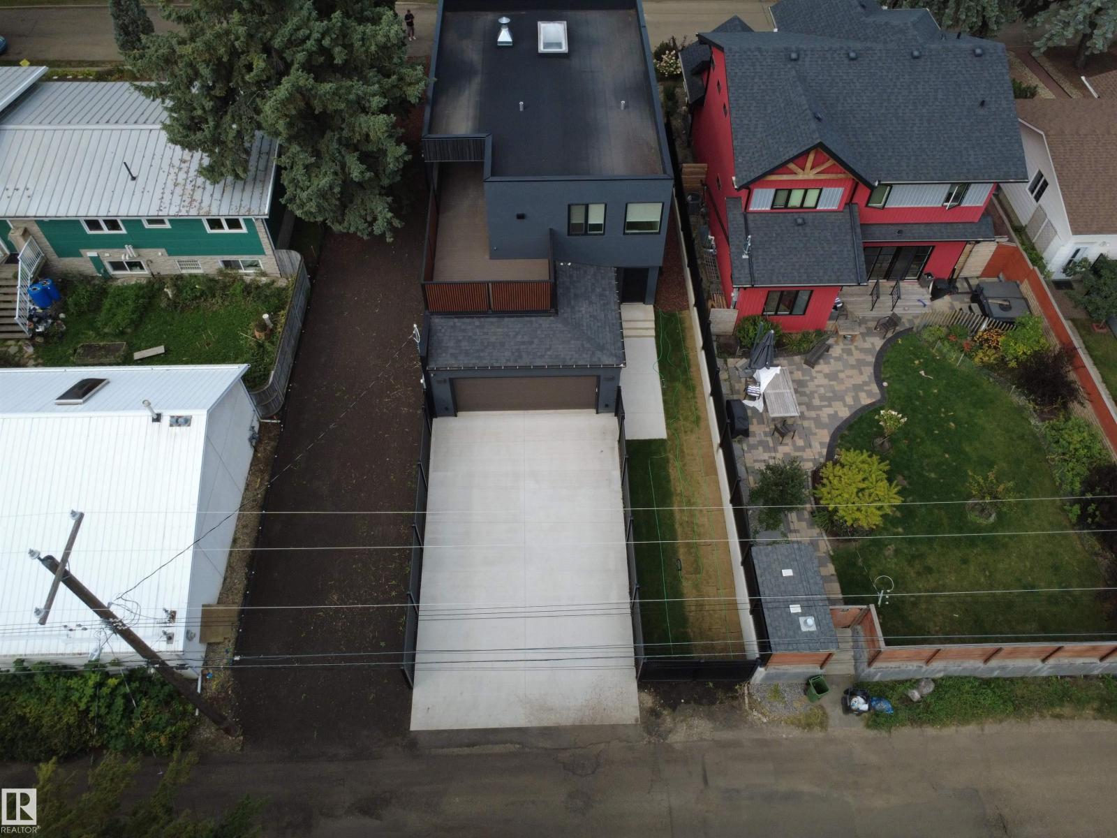 8815 142 ST NW
