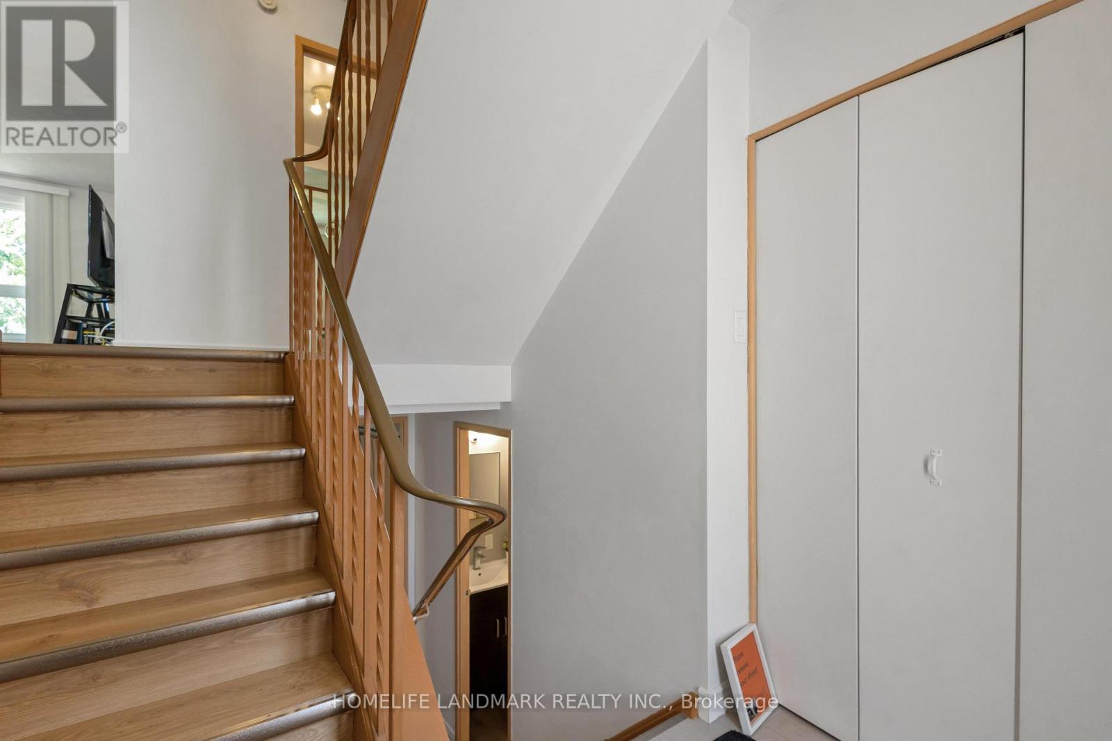 2 - 427 KEATS WAY