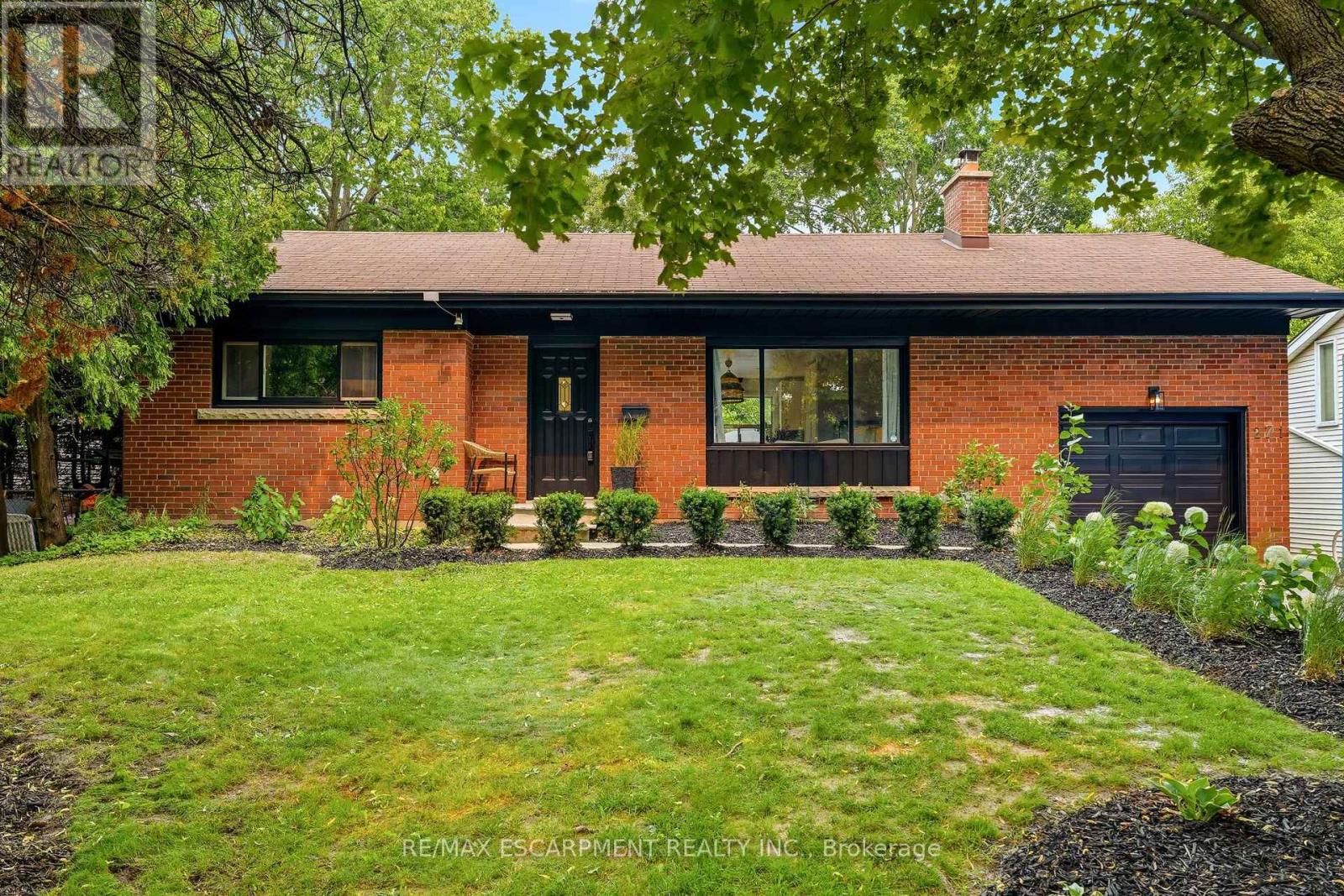 271 LINDEN AVENUE