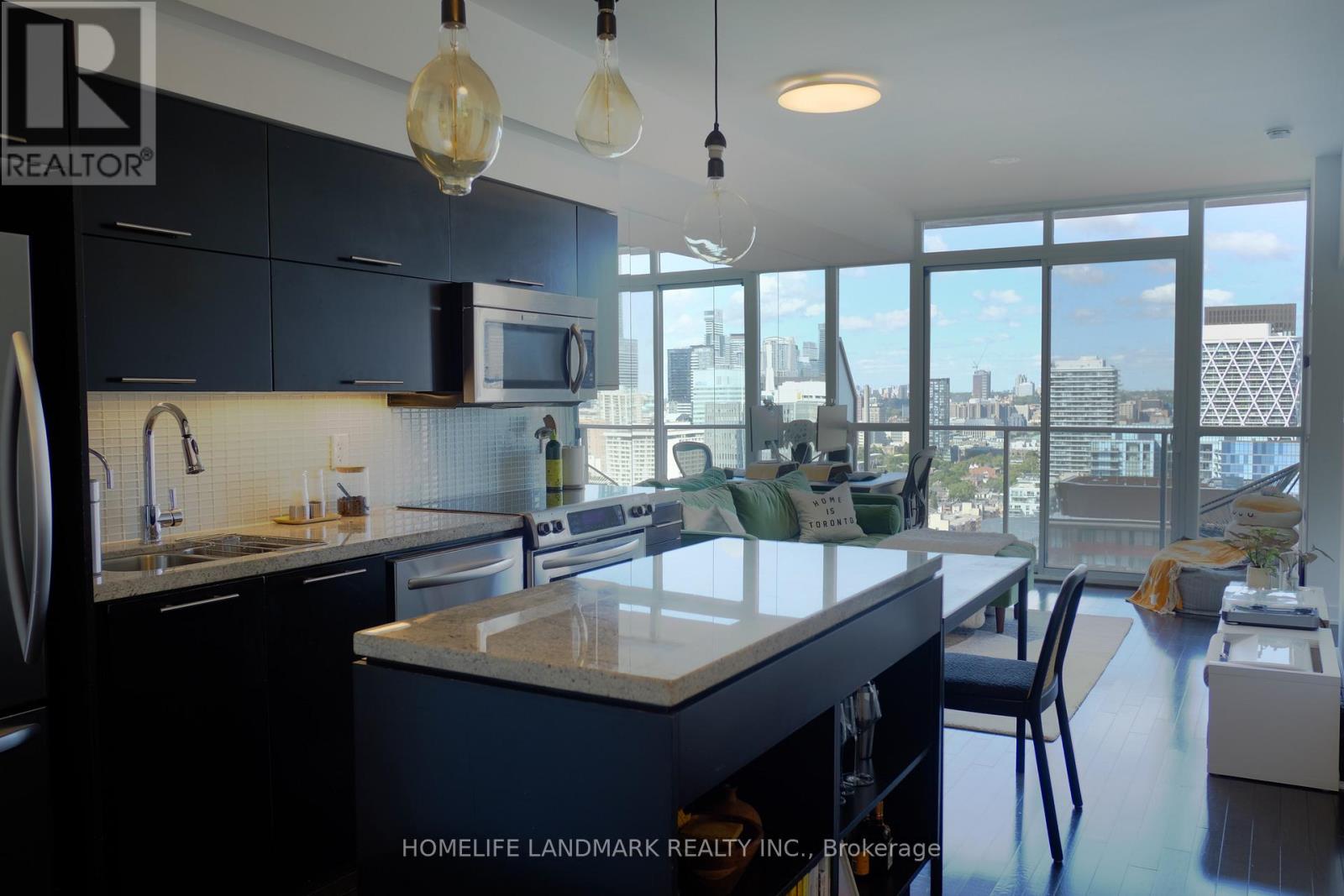 3306 - 126 SIMCOE STREET