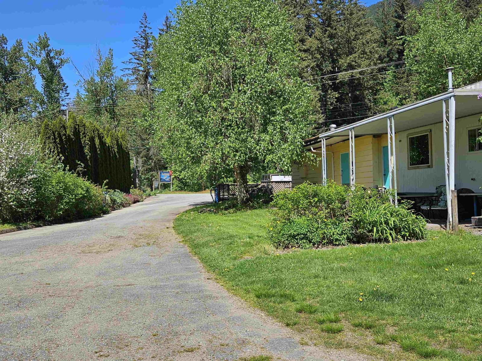 2226 LOUGHEED HIGHWAY, Mt Woodside