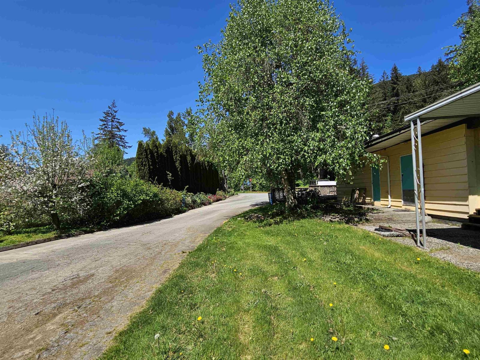2226 LOUGHEED HIGHWAY, Mt Woodside