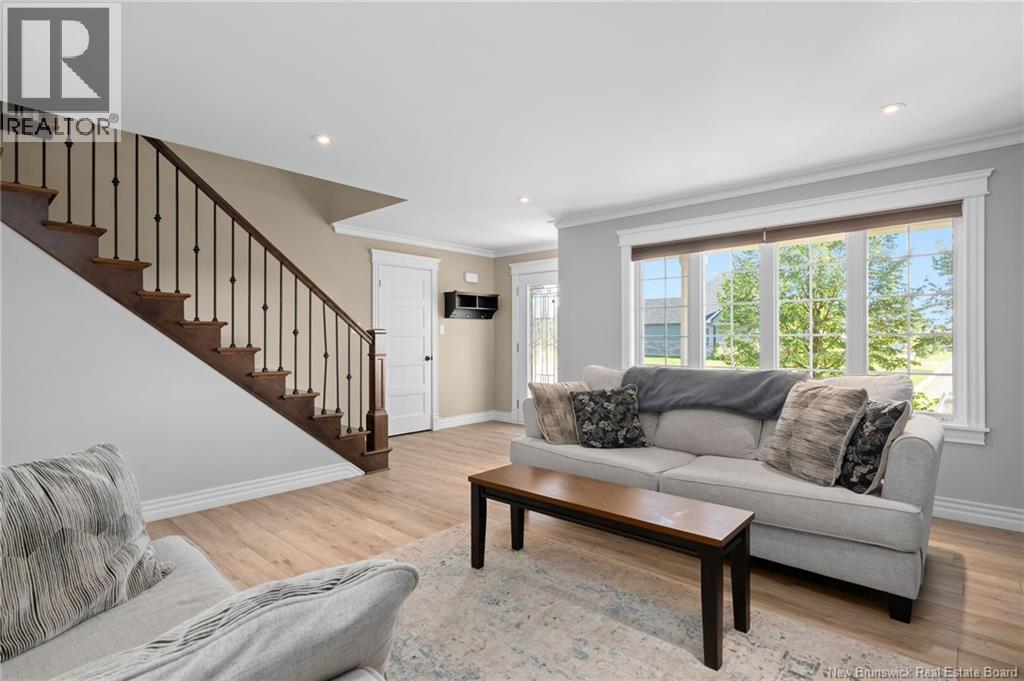 197 Amiens Drive - Photo 2
