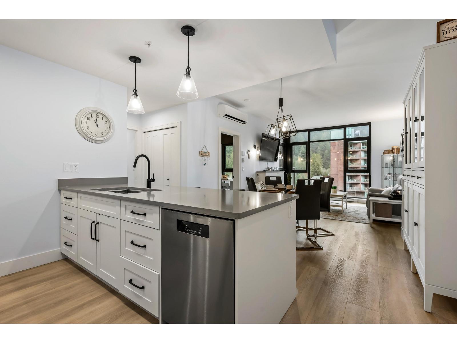 608 120 ESPLANADE AVENUE, Harrison Hot Springs