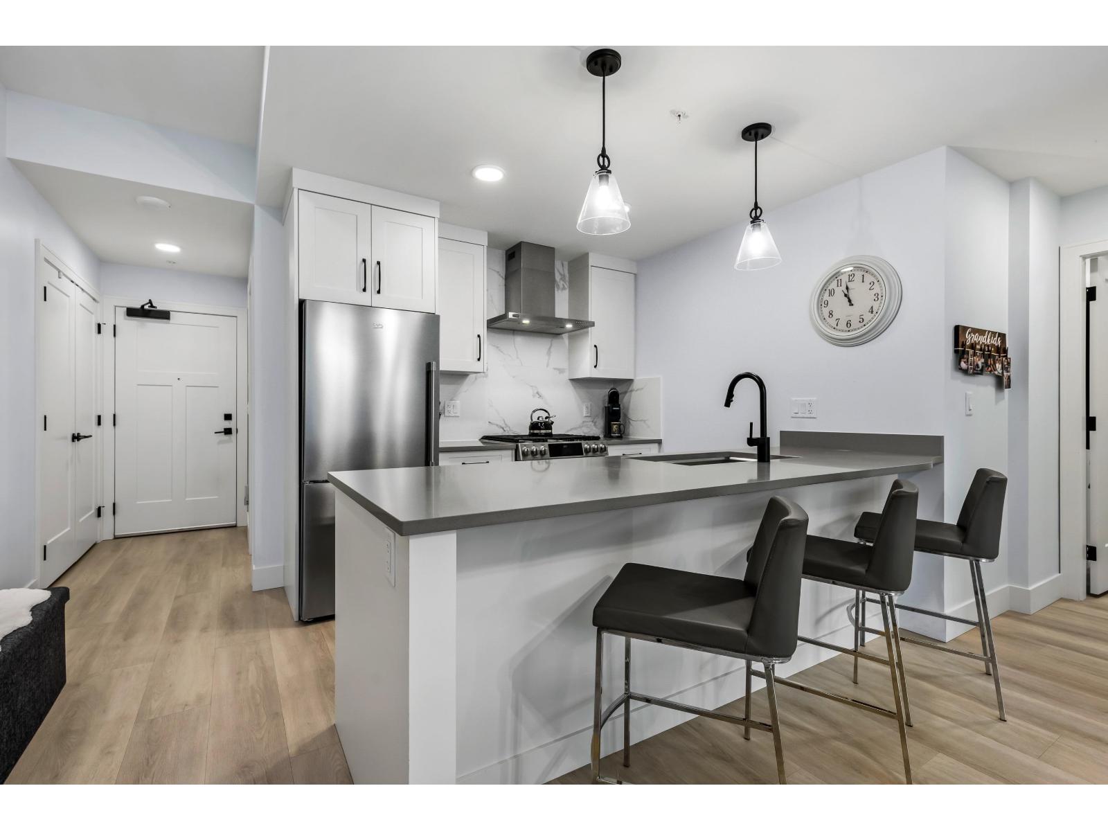 608 120 ESPLANADE AVENUE, Harrison Hot Springs