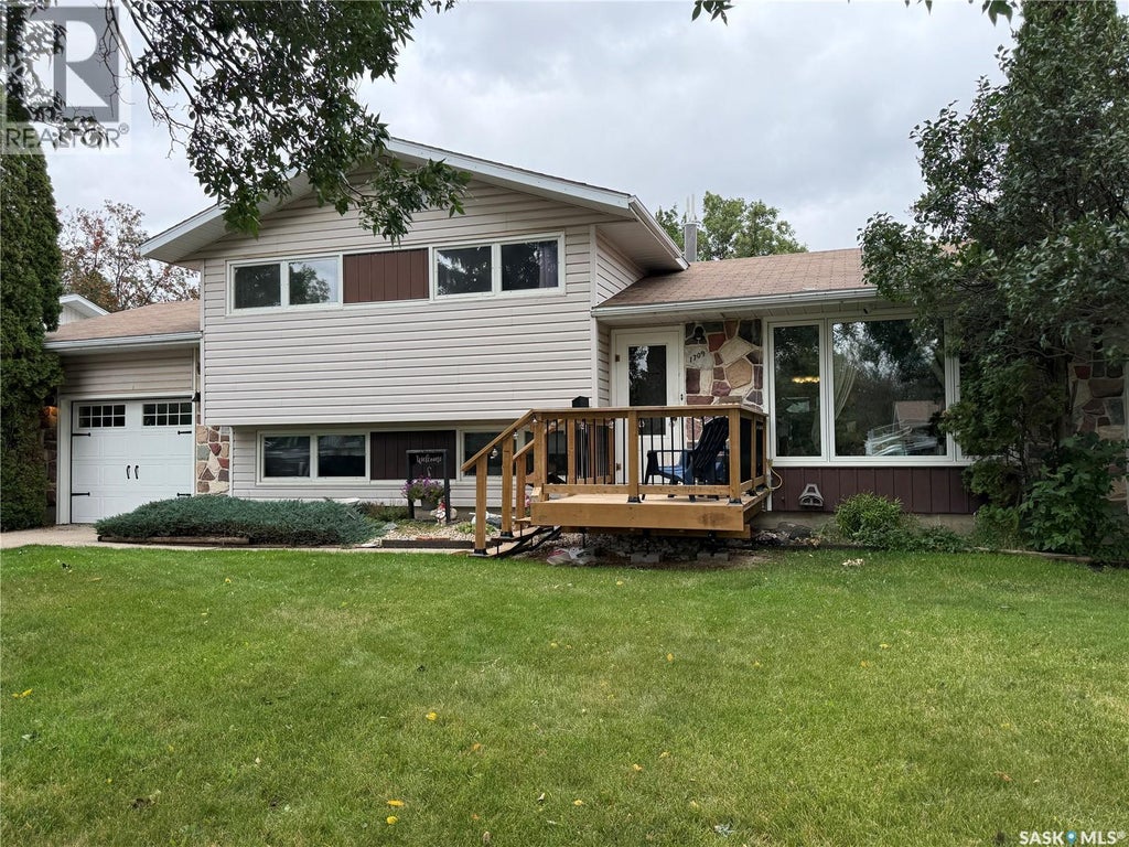 1709 EAGLESHAM AVENUE, WEYBURN, SK S4H 2W8 - Image 4020162099.jpeg?d=l