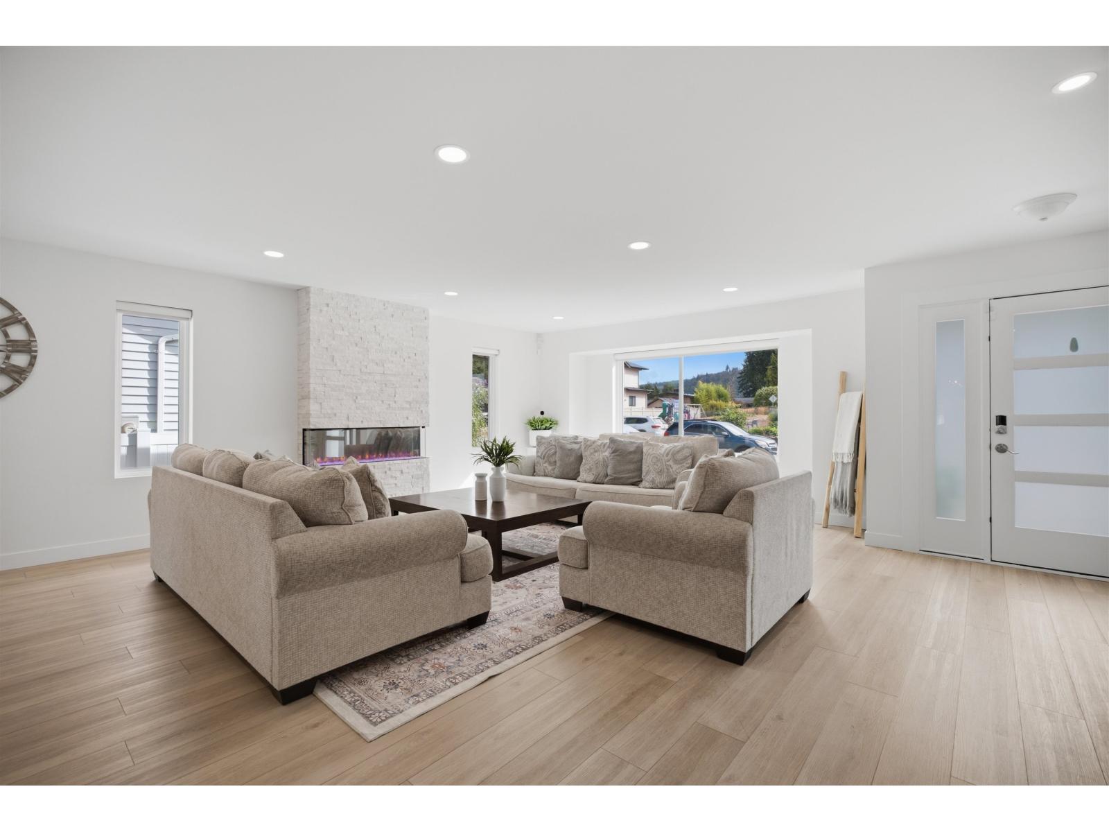 2461 GROSVENOR PLACE