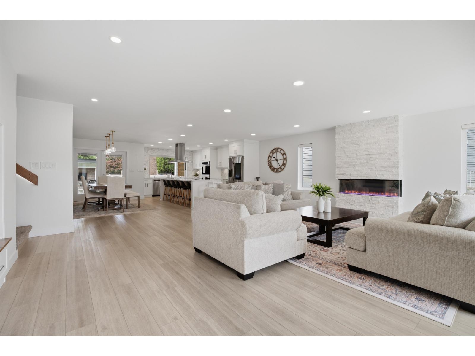 2461 GROSVENOR PLACE