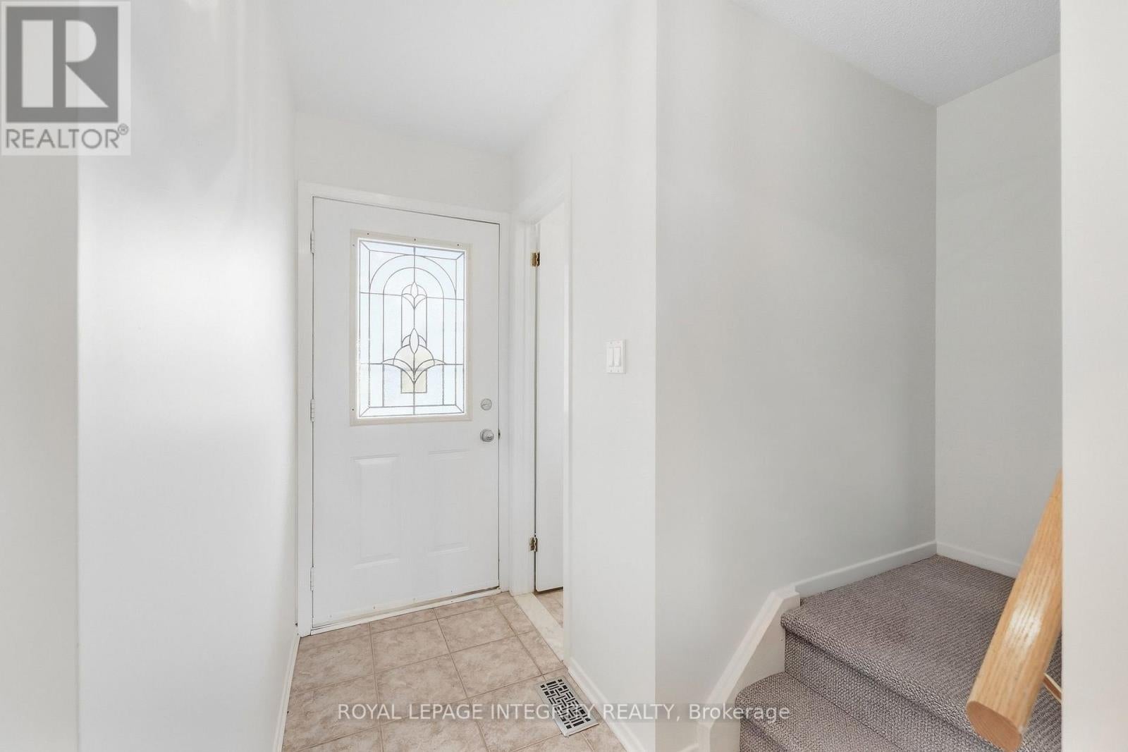 909 LAWNSBERRY DRIVE