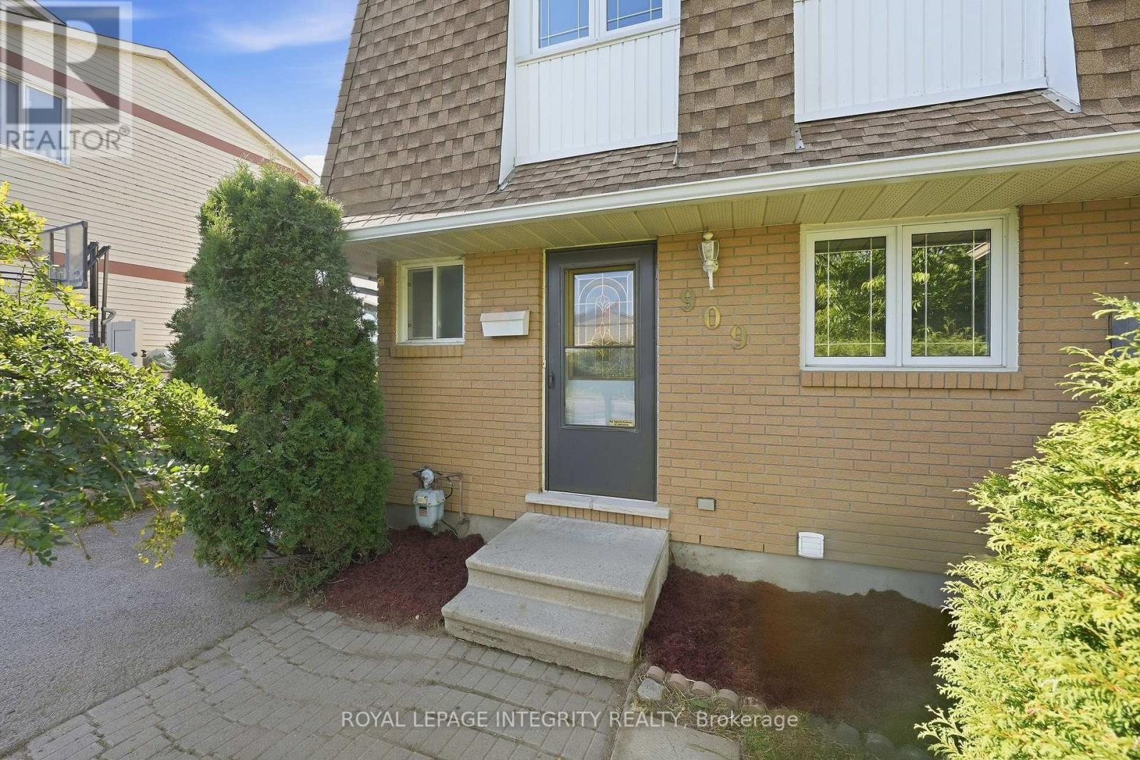 909 LAWNSBERRY DRIVE