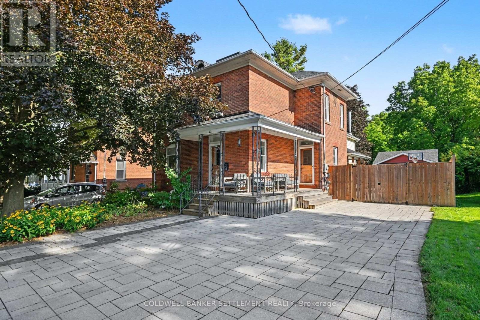 46 BROCK STREET S