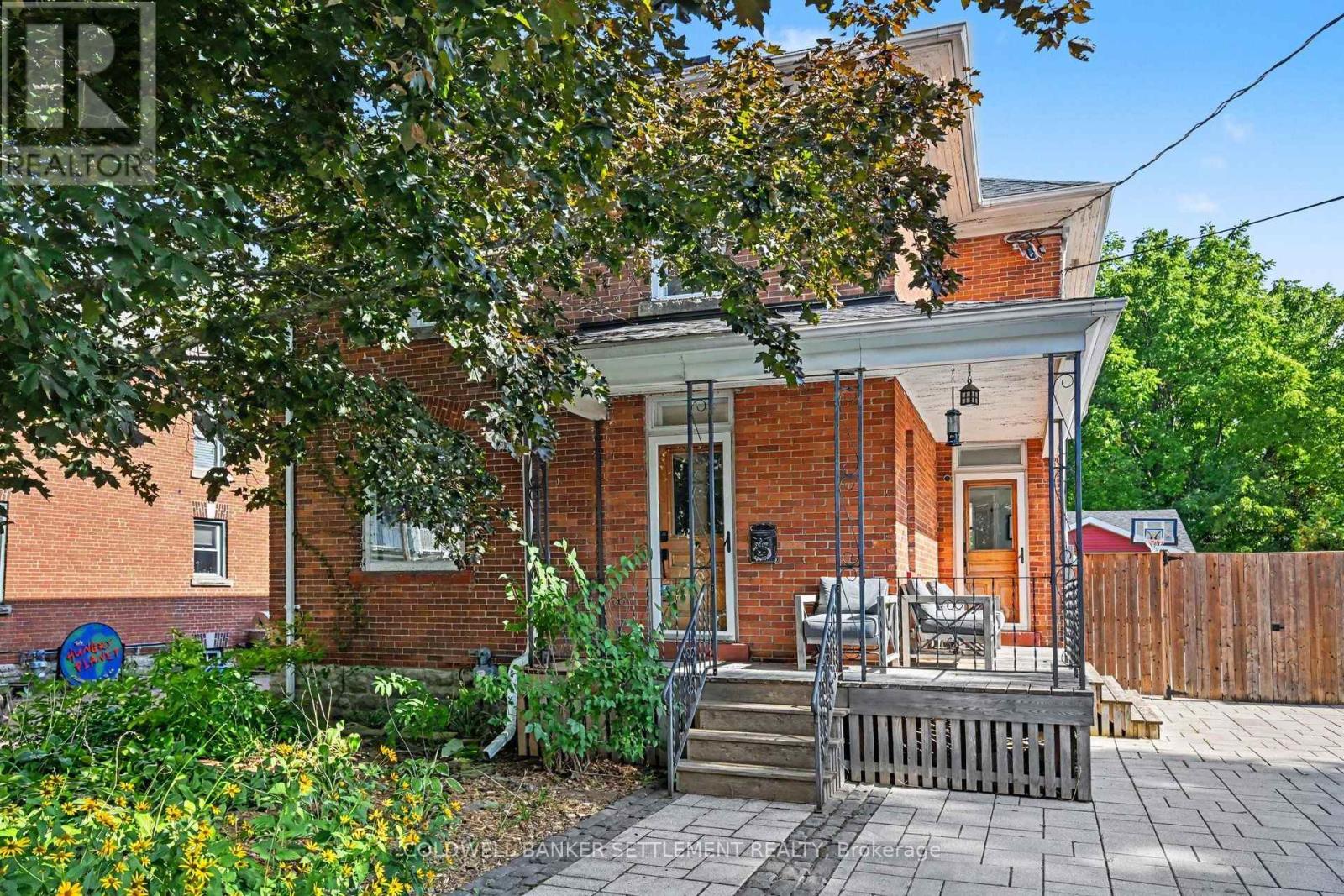 46 BROCK STREET S