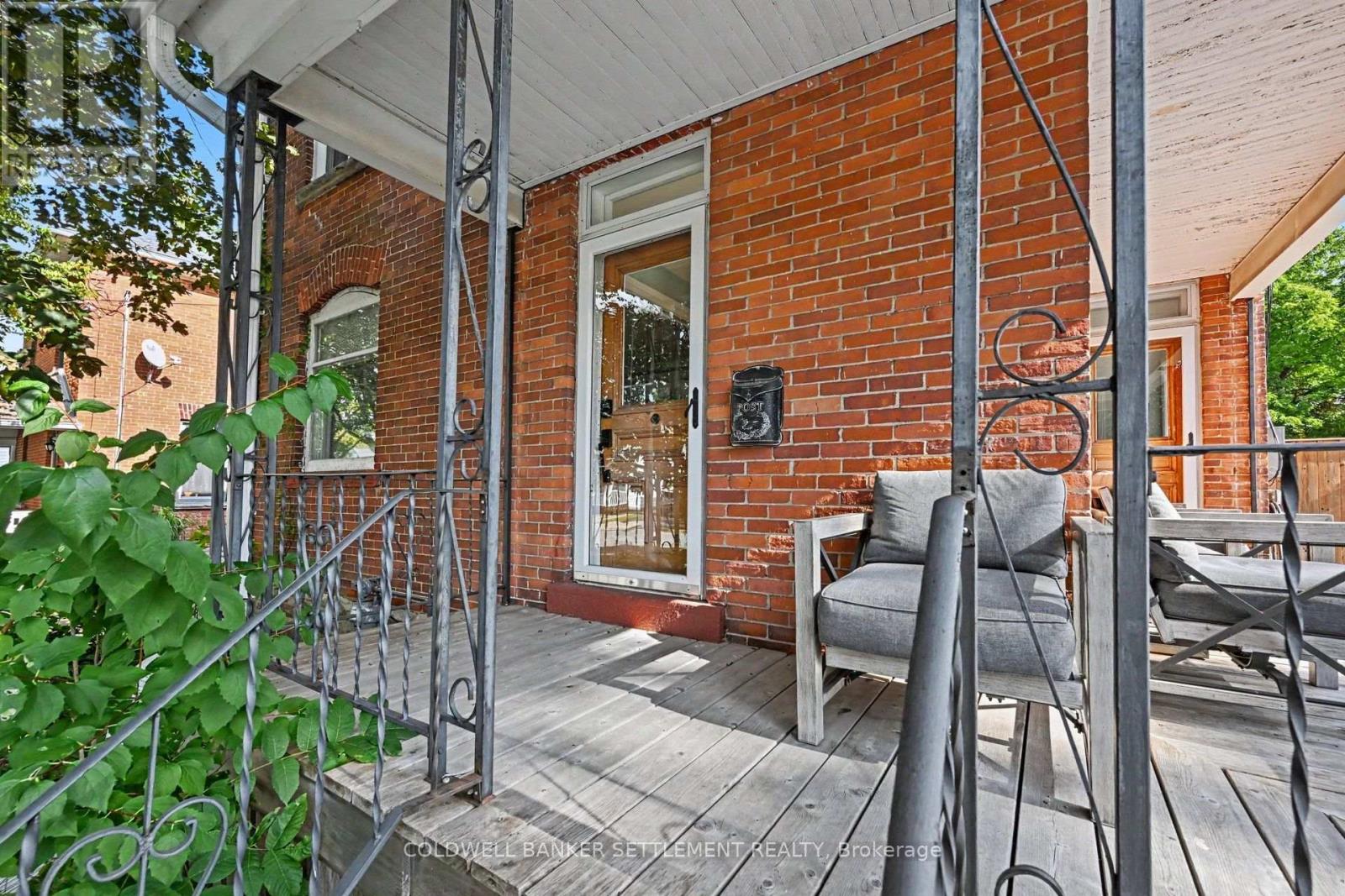 46 BROCK STREET S