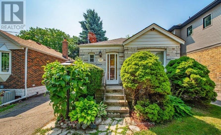 27 STRUTHERS STREET Toronto (Mimico) ON M8V 1Y2