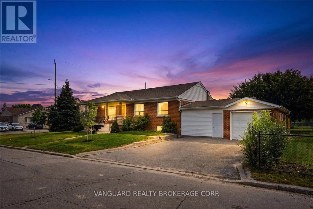 39 CAMBORNE AVENUE, TORONTO (DOWNSVIEW-RODING-CFB), ON M3M 2P9 - Image 1710164810.jpeg?d=l