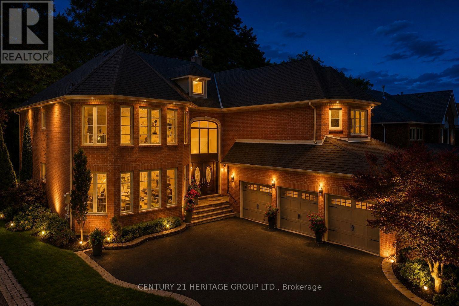 48 CARLYLE CRESCENT