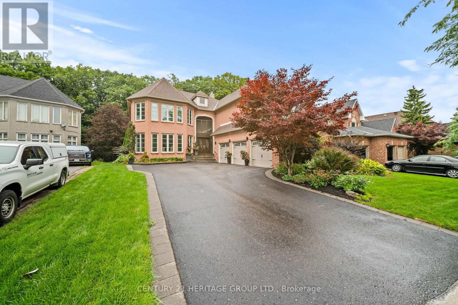48 CARLYLE CRESCENT