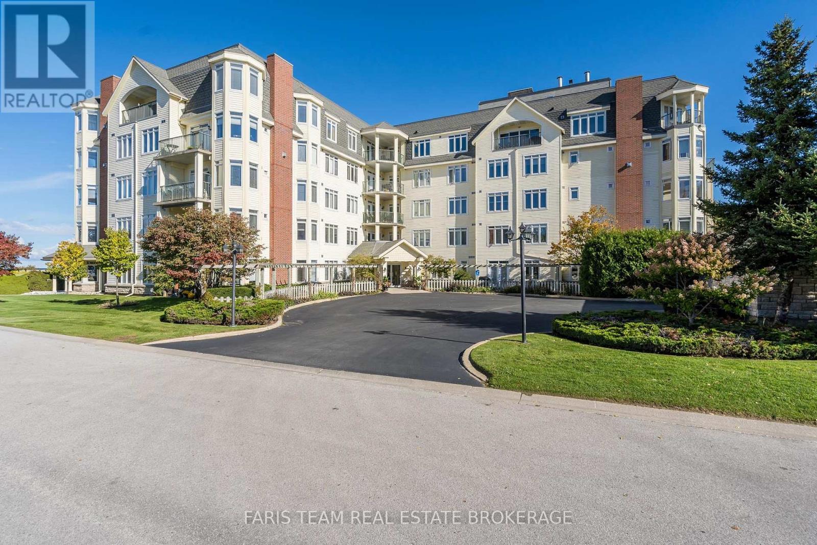 301 - 10 BAY STREET E