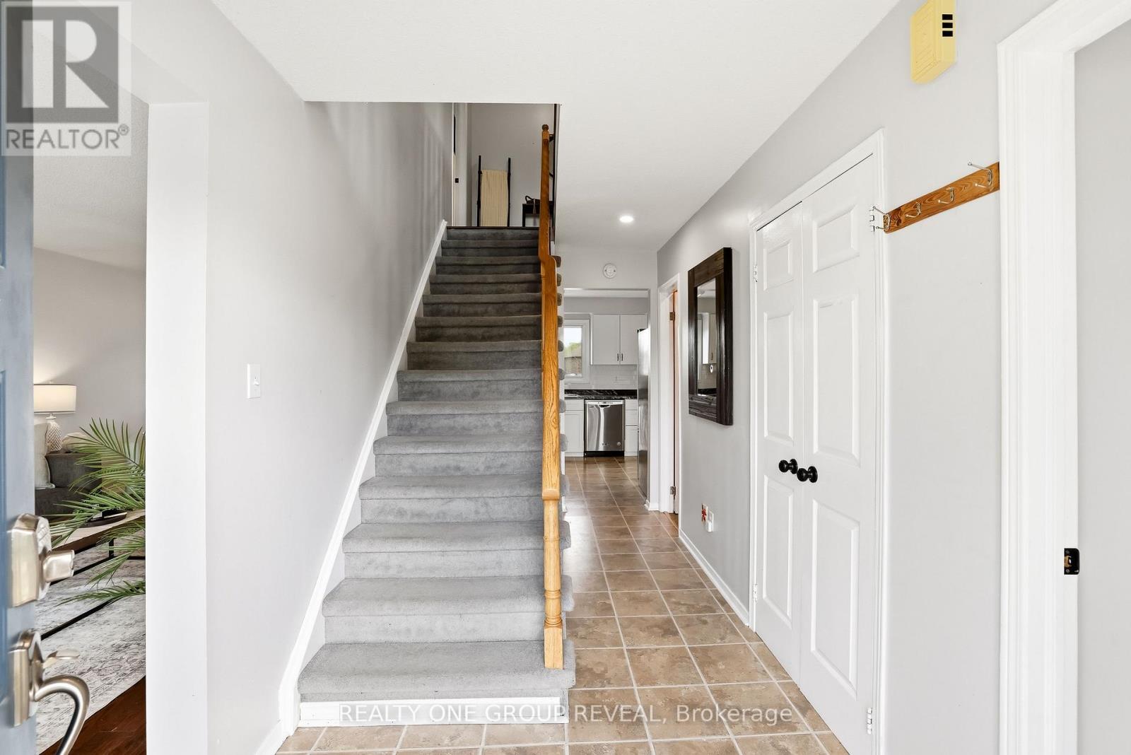 2 MANCINI DR DRIVE