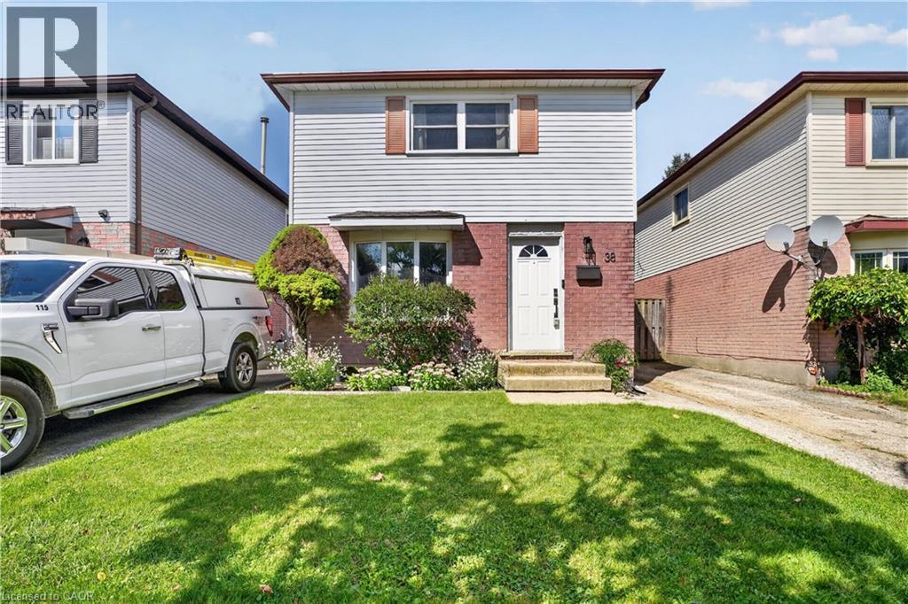 38 MEADOW WOODS Crescent