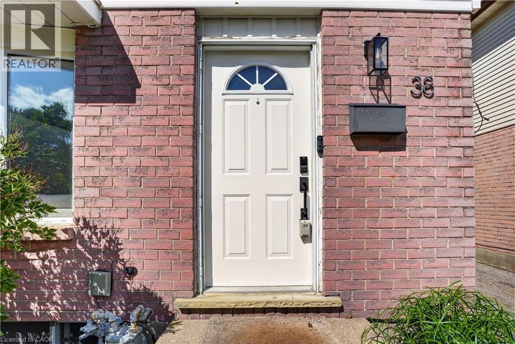 38 MEADOW WOODS Crescent