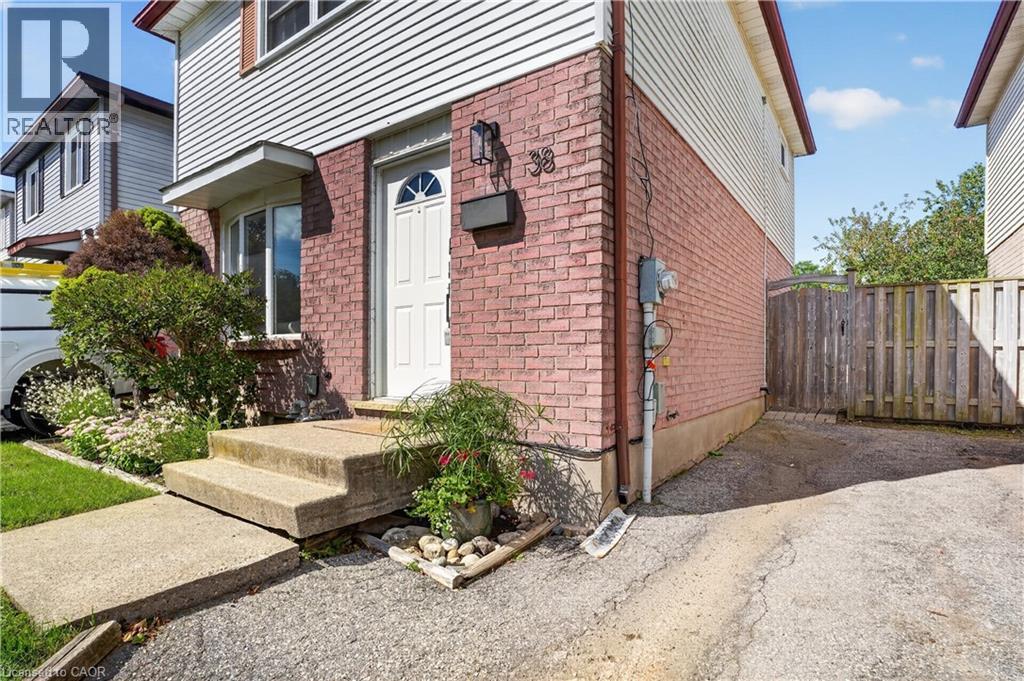 38 MEADOW WOODS Crescent