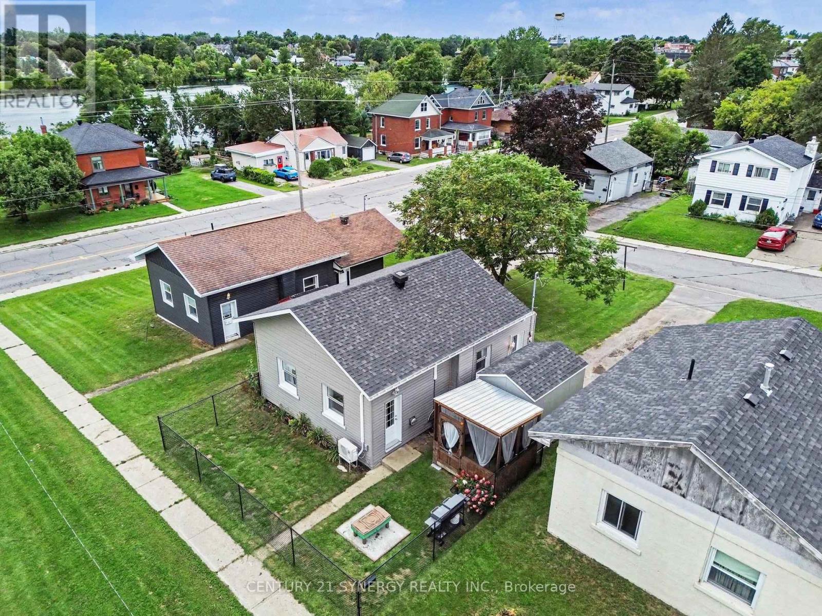 3 MCKENZIE AVENUE
