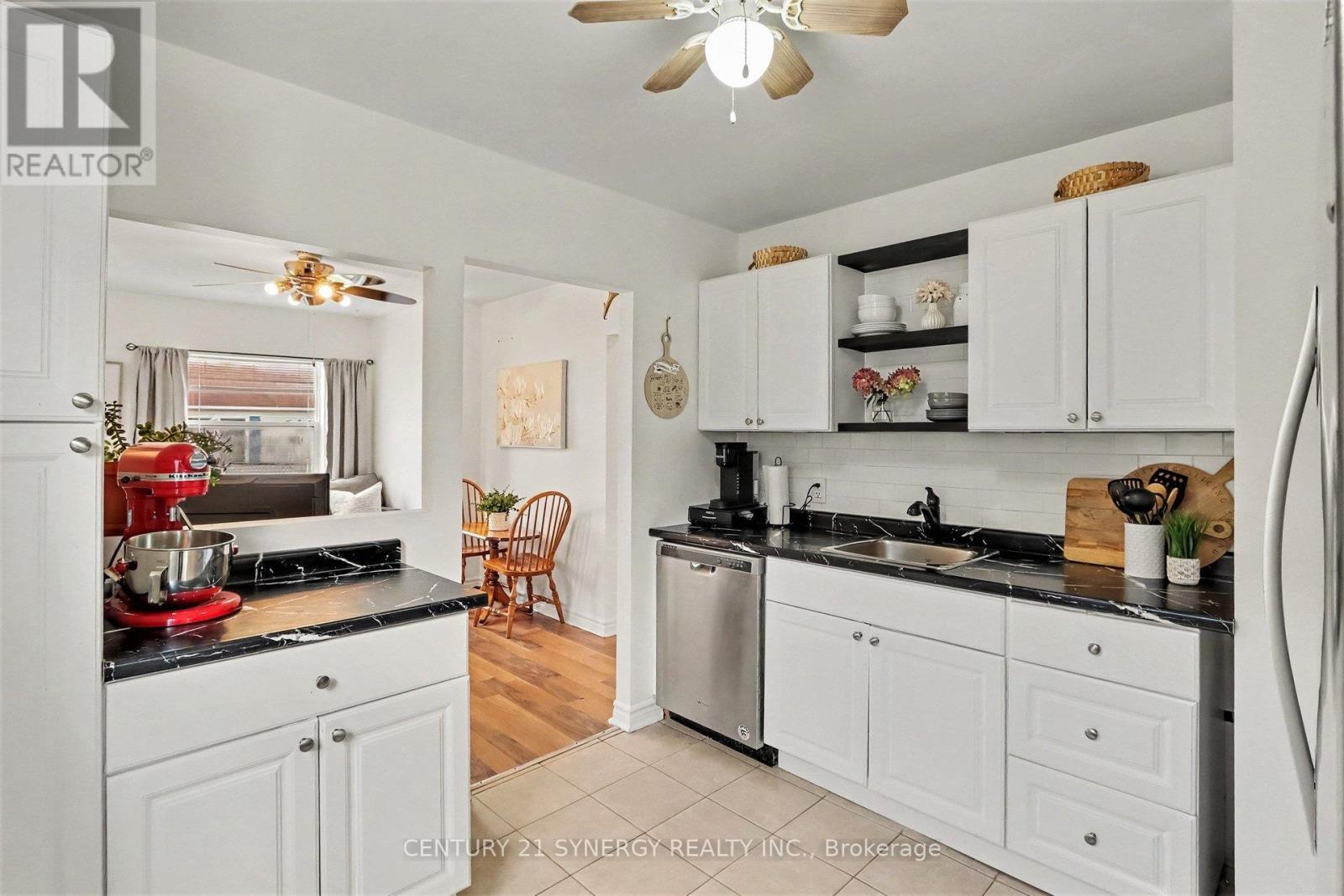 3 MCKENZIE AVENUE