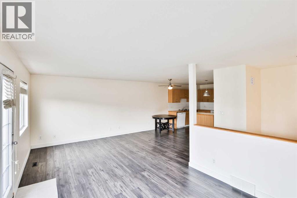 4, 304 Highlands Boulevard W