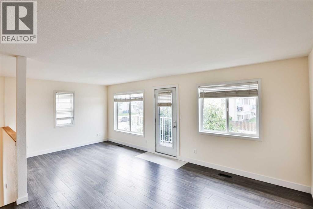 4, 304 Highlands Boulevard W