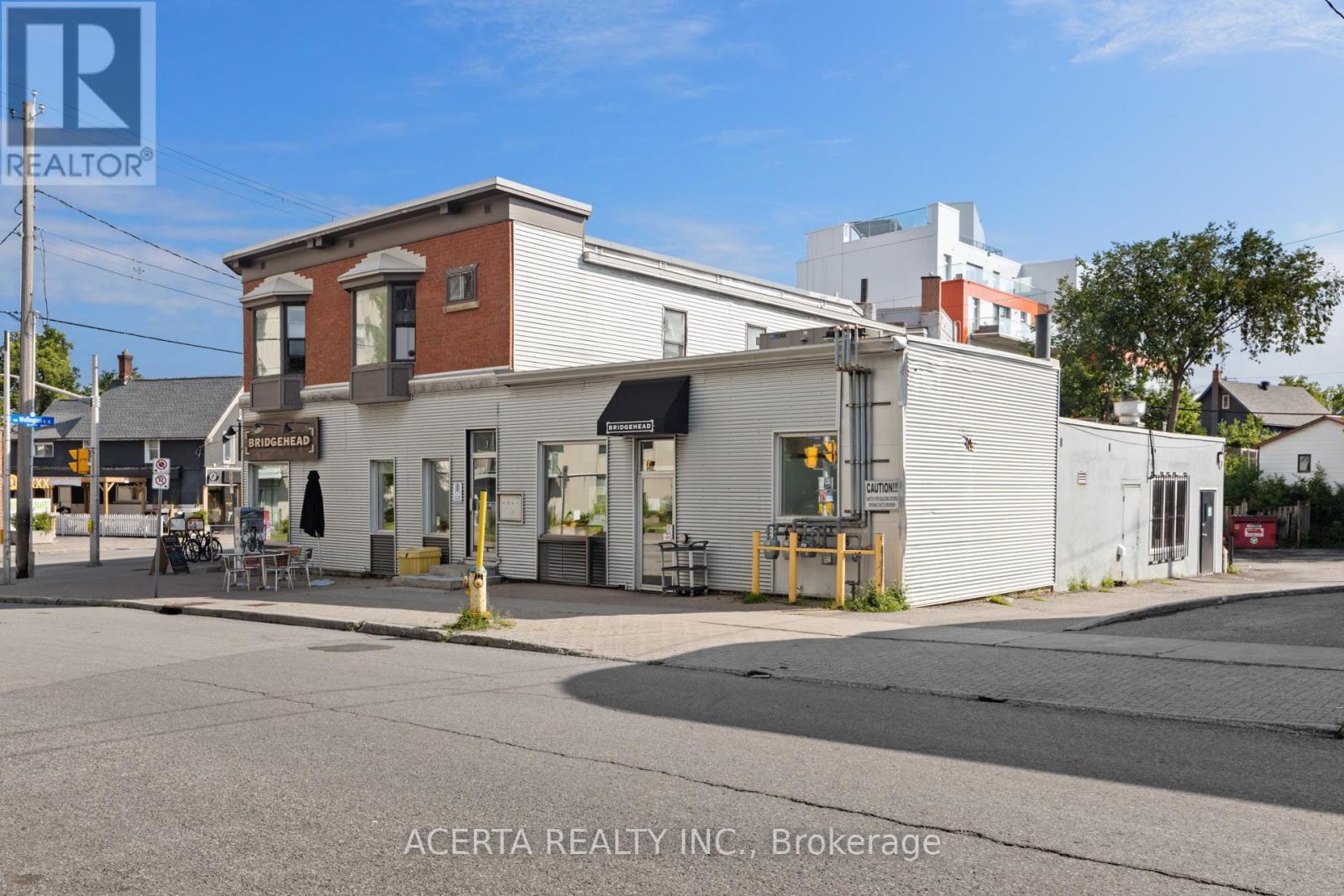 1008 WELLINGTON STREET W
