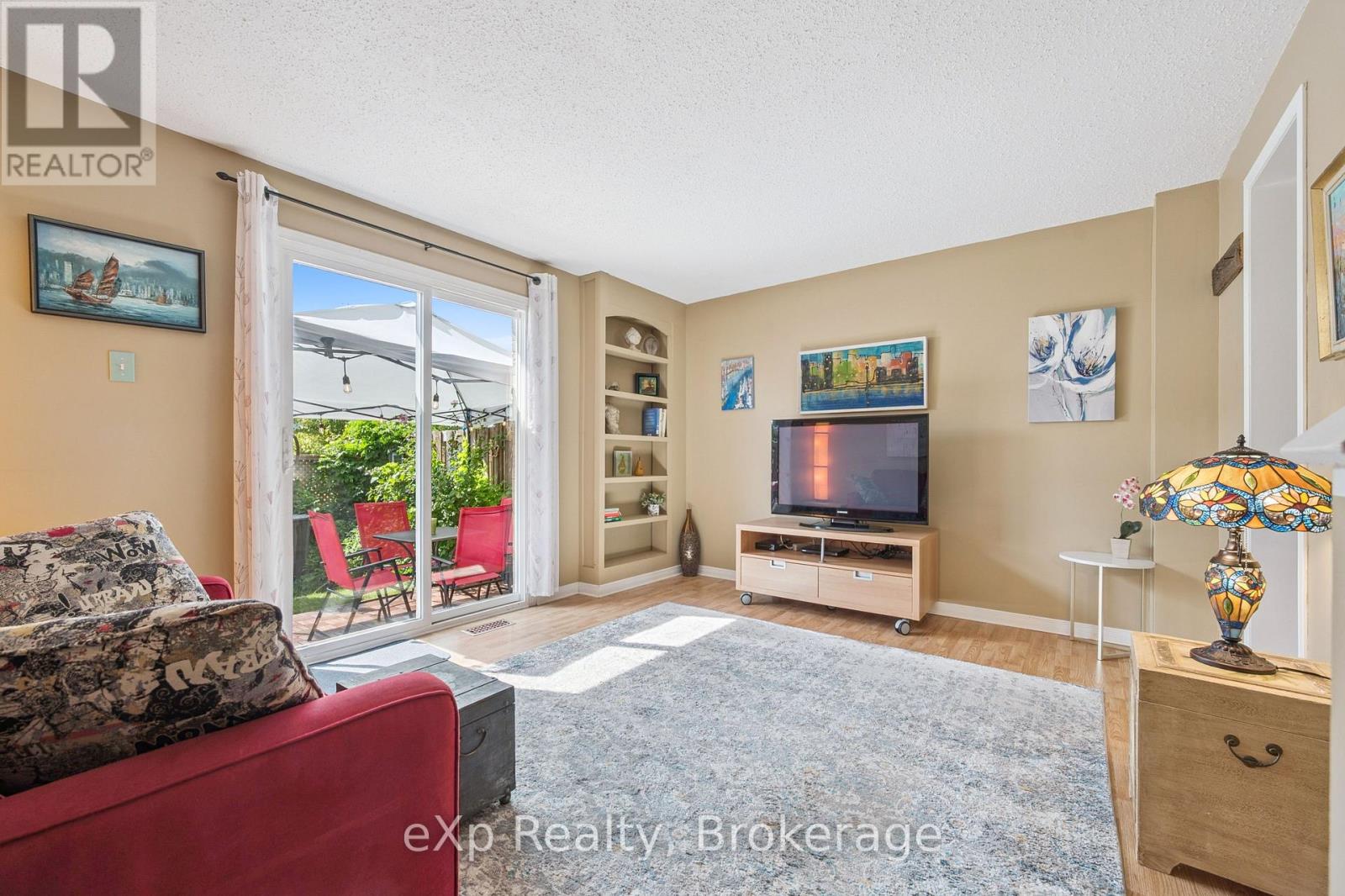 44 - 40 SILVERCREEK PARKWAY N