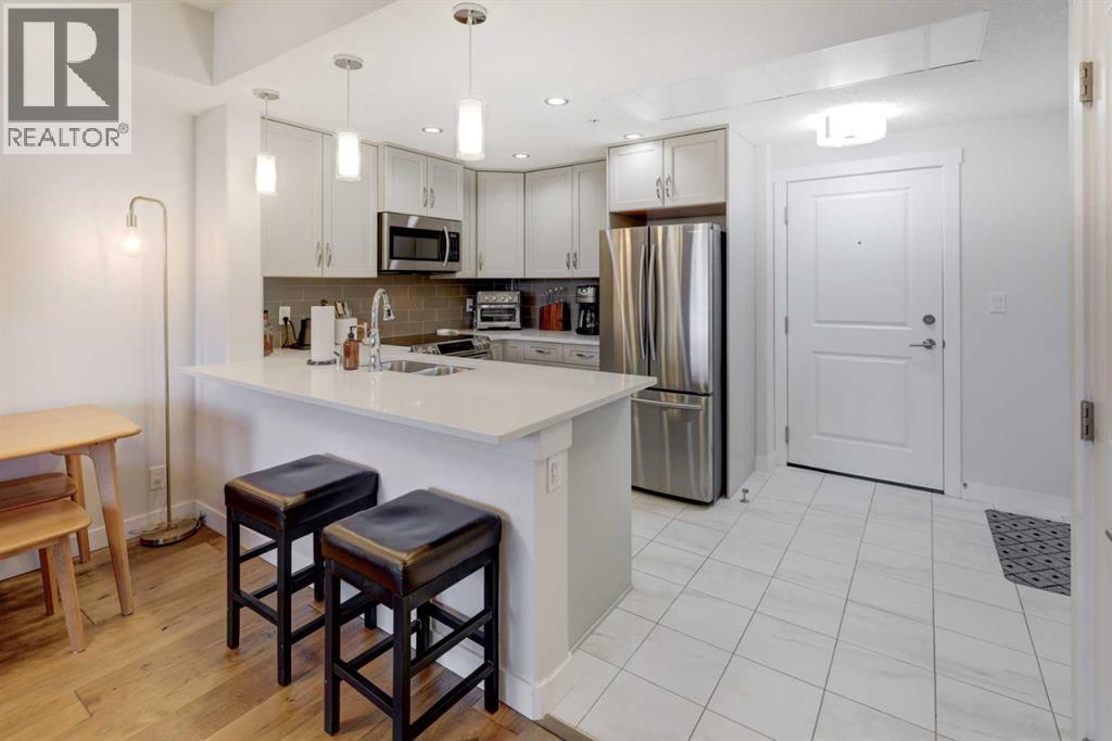 604, 32 Varsity Estates Circle NW