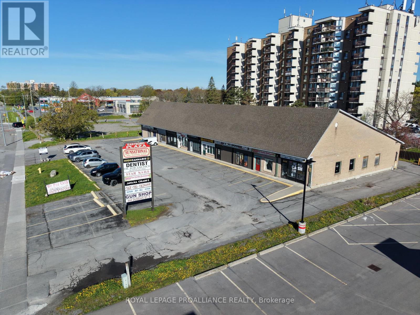 D - 444 DUNDAS STREET E