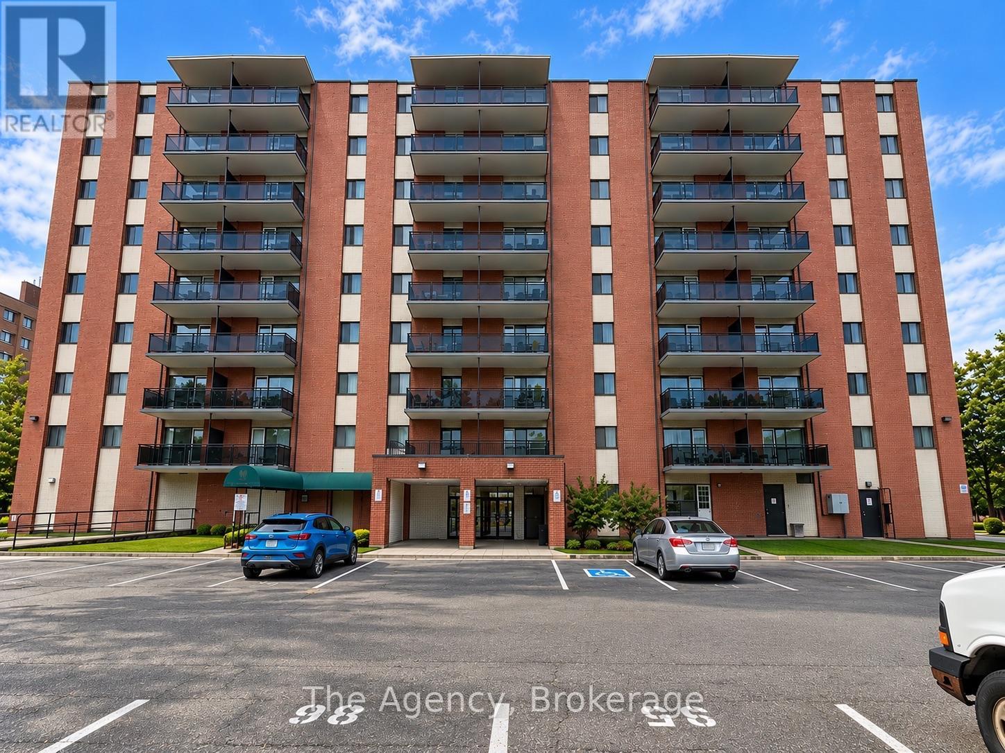 808 - 45 PAISLEY BOULEVARD W