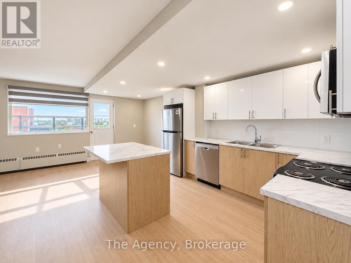 808 - 45 PAISLEY BOULEVARD W