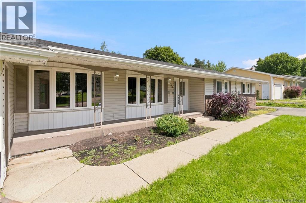 98 Firwood Crescent - Photo 2