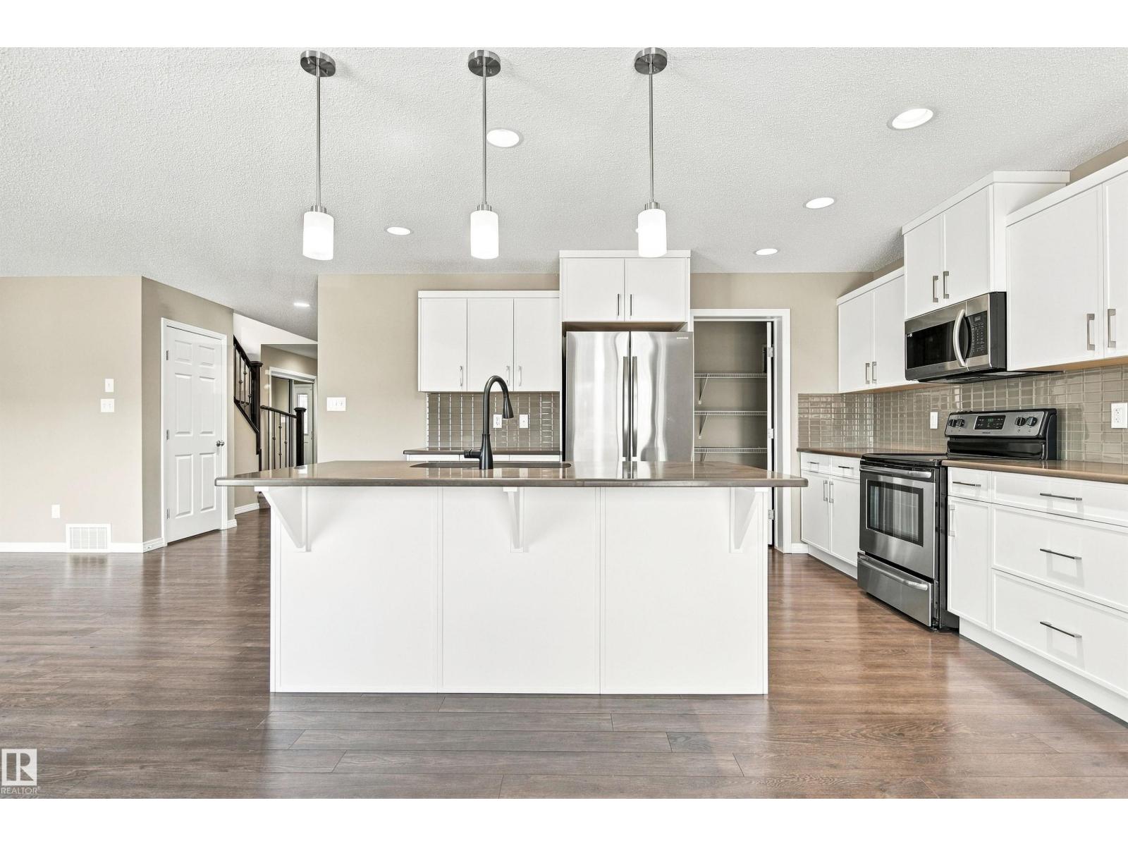 3528 CLAXTON CR SW