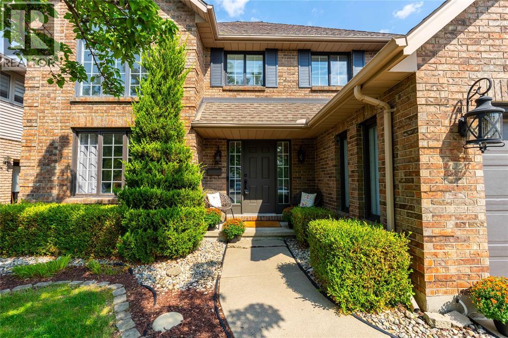 2718 SANDFIELD CRESCENT
